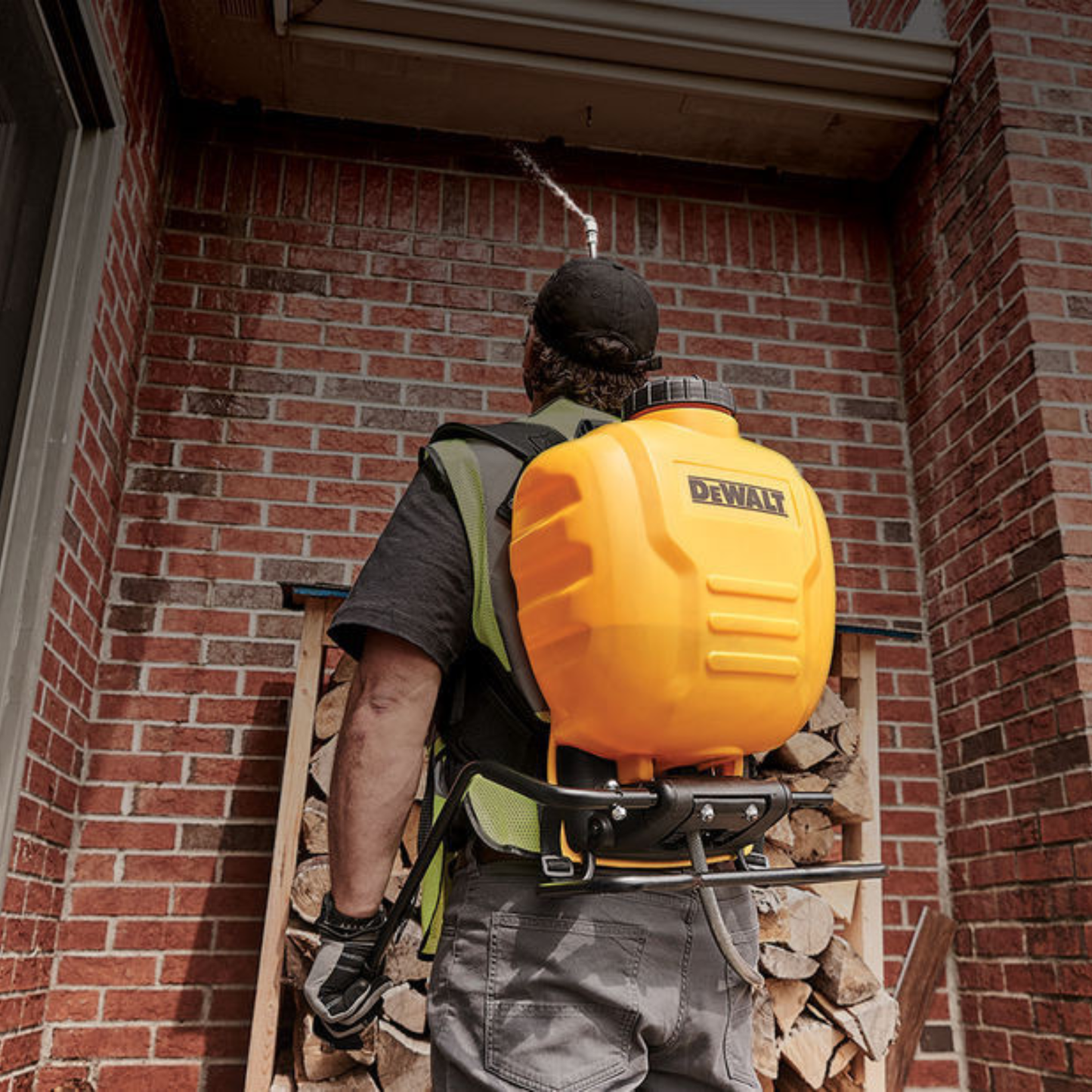 DEWALT Internal Piston Pump Backpack Sprayer, 4 Gallon - Manual