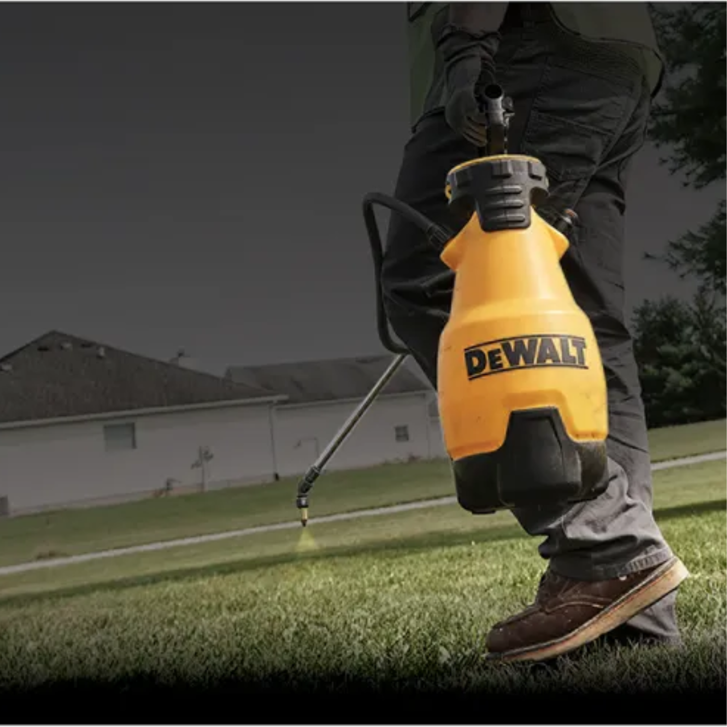 DEWALT Pro Tank Sprayer 2 Gal. - Manual